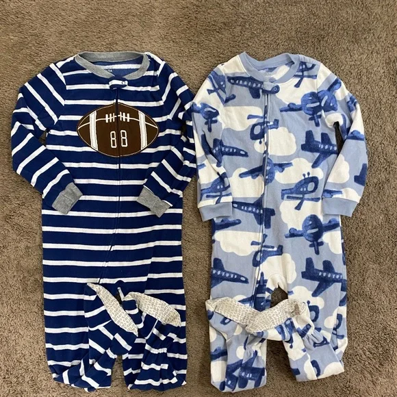 Boys Carters Fleece Footsie Pjs Size 5t football/planes - Picture 3 of 13